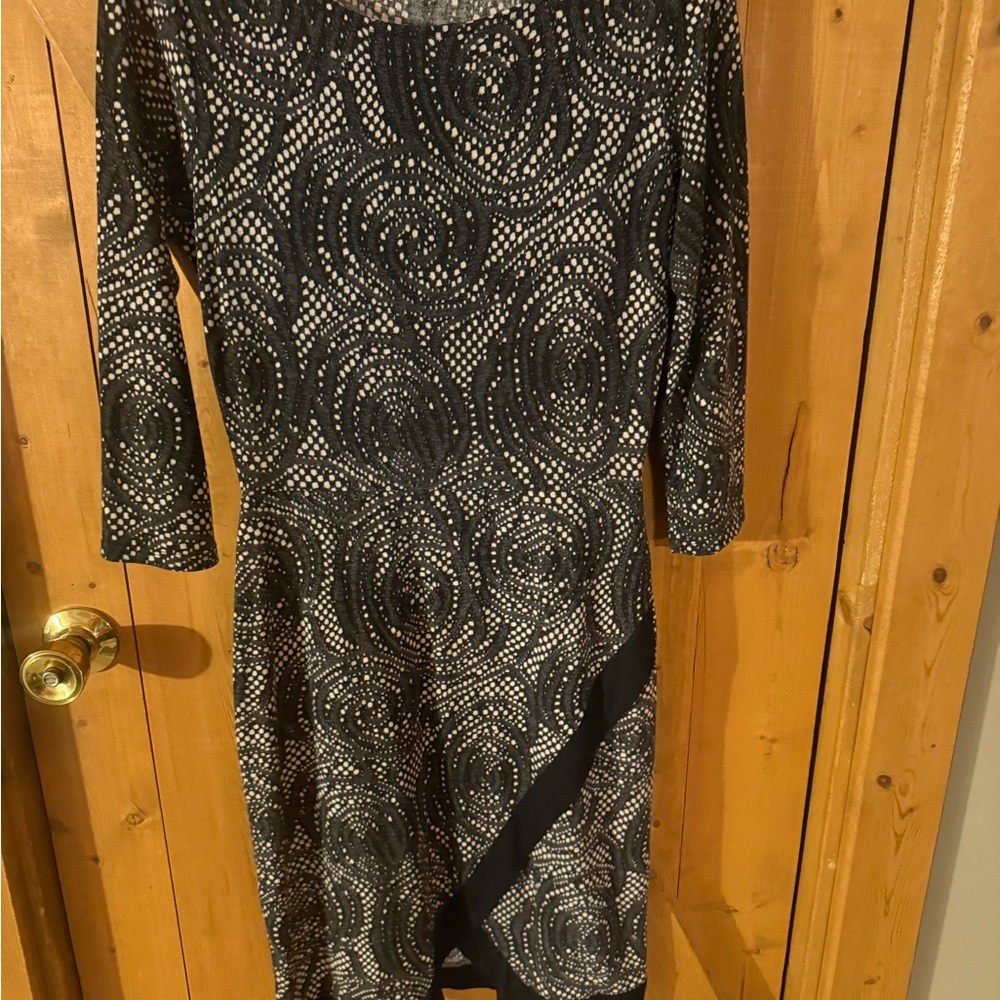 Le Lis Black and White Swirl Long Sleeve Dress